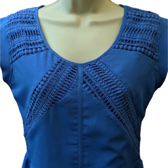 Emmelee Blue Crocheted Lace Panel Cap Sleeve Dress Size Medium - Picture 3 of 5